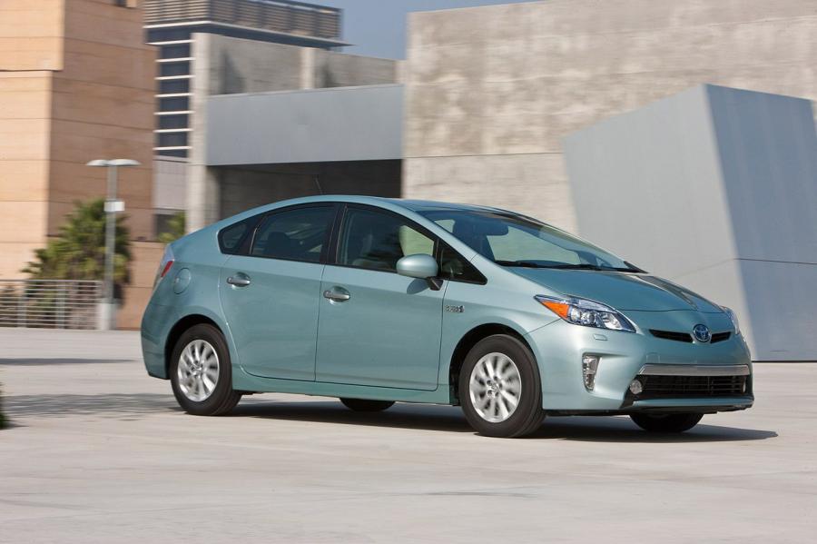  Toyota Prius Plug-In Hybrid 2012 года  (фото 29 из 75)
